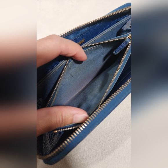 Fendi Selleria long zip. Slight fading int cloth pockets. Liggt coin residue - Picture 16 of 16